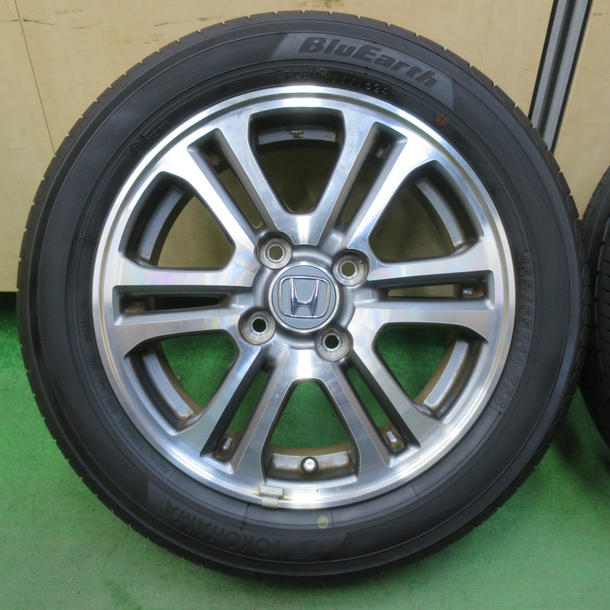 バリ溝！24年！9.5分以上★ホンダ N-BOX 純正 155/65R14 ヨコハマ ブルーアース AE01 14インチ PCD100/4H★5051714イノ
