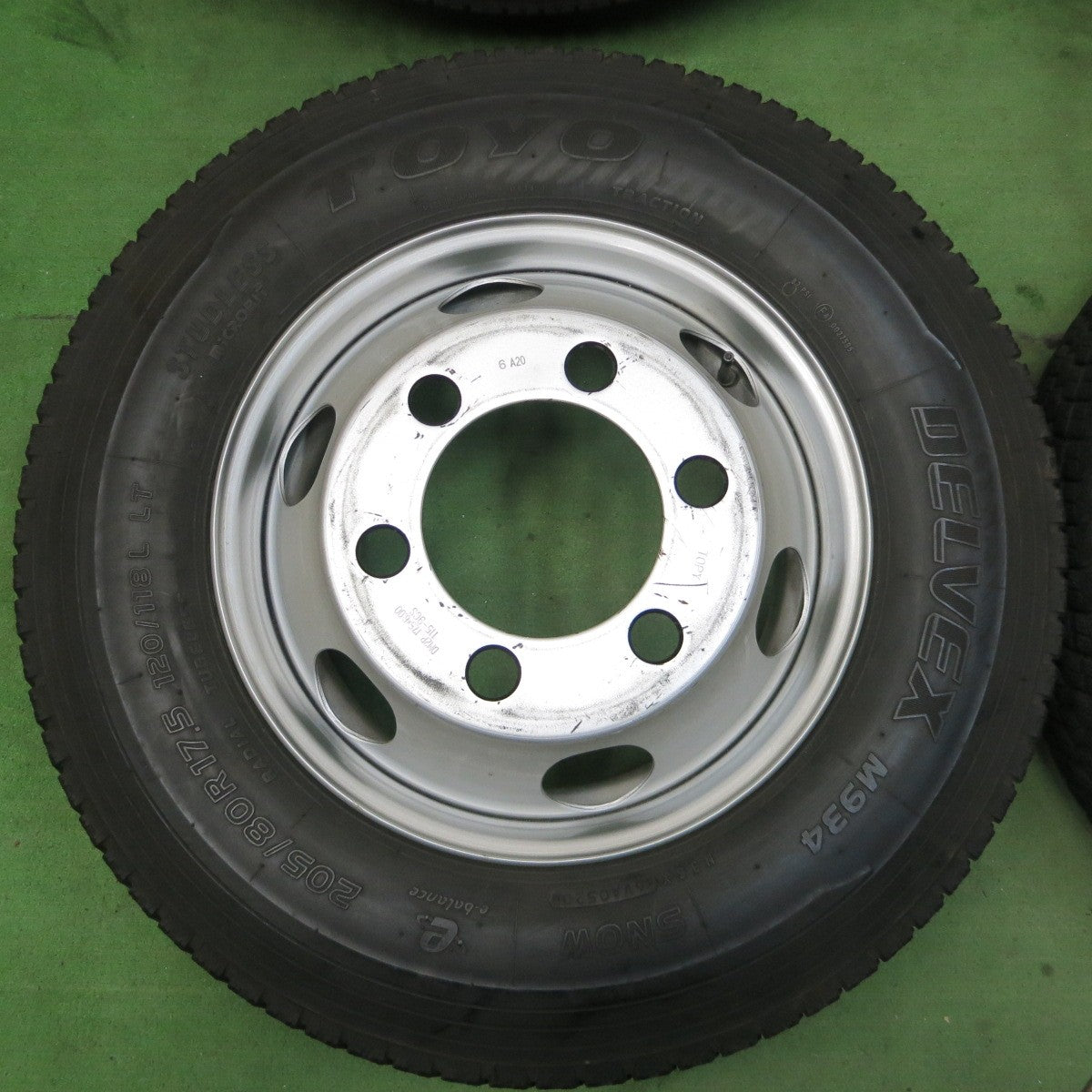 [送料無料] バリ溝！9分★トラック タイヤ 205/80R17.5 120/118L スタッドレス トーヨー デルベックス M934 TOPY スチール 115-9CS 17.5インチ PCD222.25/6H★5030501ナス