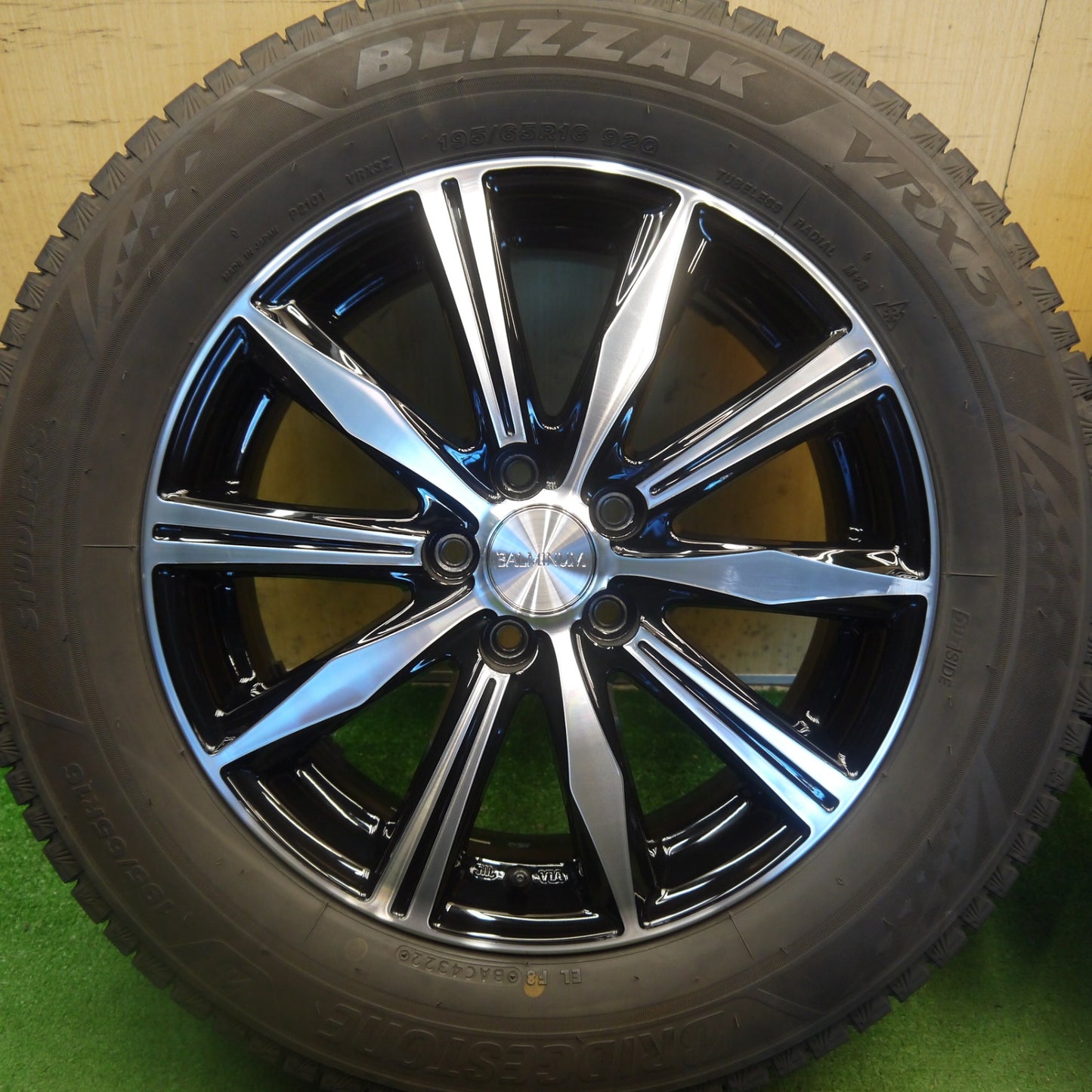 バリ溝！22年！キレイ！9分◎ライズ ロッキー 等 195/65R16 スタッドレス ブリヂストン ブリザック VRX3 BALMINUM K10 バルミナ 16インチ PCD100/5H◎6083102Hス