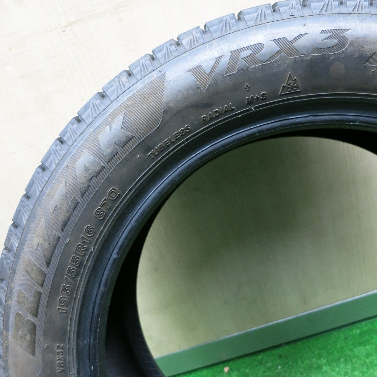 バリ溝！21年！9分！1本★スタッドレス 195/55R16 ブリヂストン ブリザック VRX3 タイヤ 16インチ フィールダー プリウス CR-Z 等★5011602NJスタ