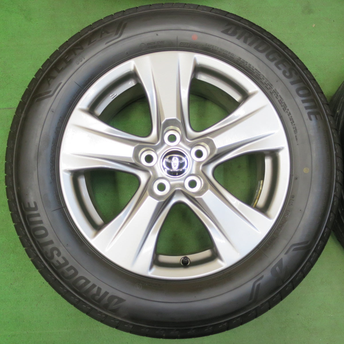 [送料無料] 新車外し！22年★トヨタ 80系 ハリアー 純正 225/65R17 ブリヂストン アレンザ 001 17インチ PCD114.3/5H★5031010イノ