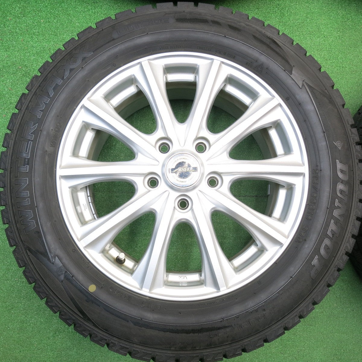バリ溝！21年！キレイ！9.5分★スタッドレス 215/60R16 ダンロップ ウインターマックス WM02 AXEL Four アクセル フォー 16インチ PCD114.3/5H★5122106HAス