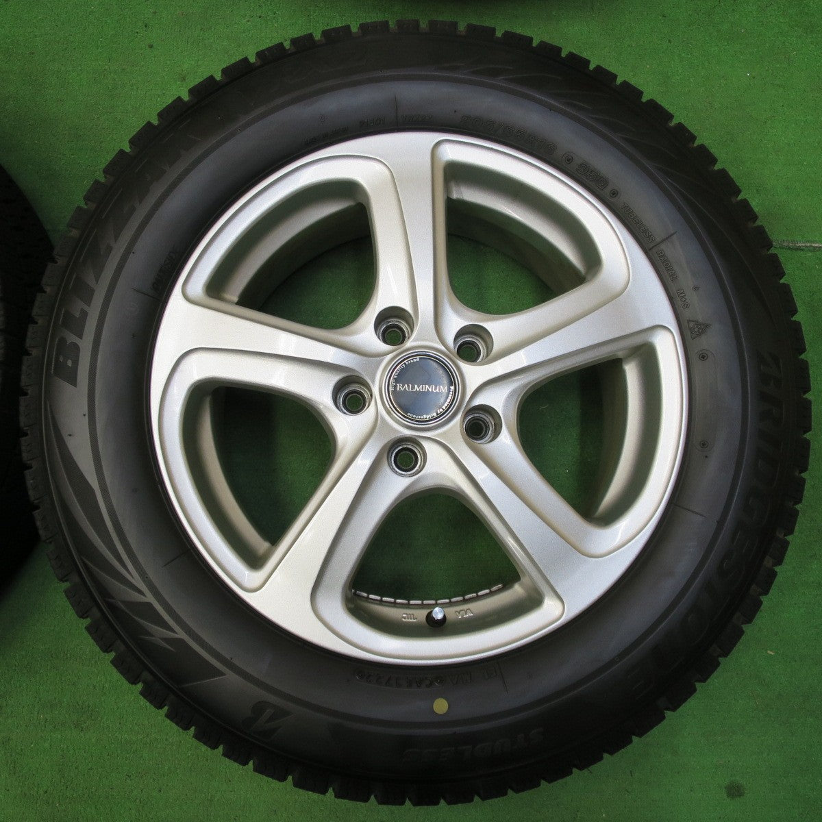 *送料無料* バリ溝！22年！キレイ！9分★スタッドレス 205/65R16 ブリヂストン ブリザック VRX2 BALMINUM バルミナ 16インチ PCD114.3/5H★4080501イス