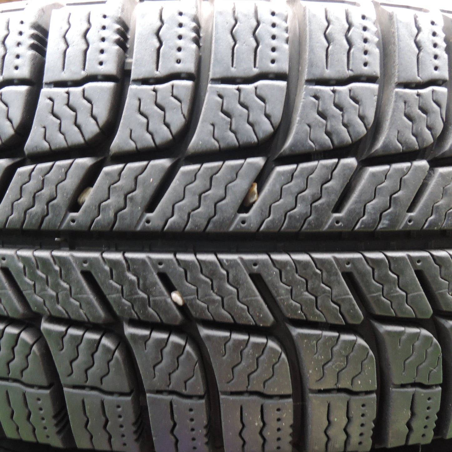 *送料無料* バリ溝！9.5分★トヨタ 200系 ハイエース 純正 スチール スタッドレス 195/80R15 107/105R ミシュラン AGILIS X-ICE 15インチ PCD139.7/6H★4022507HAス