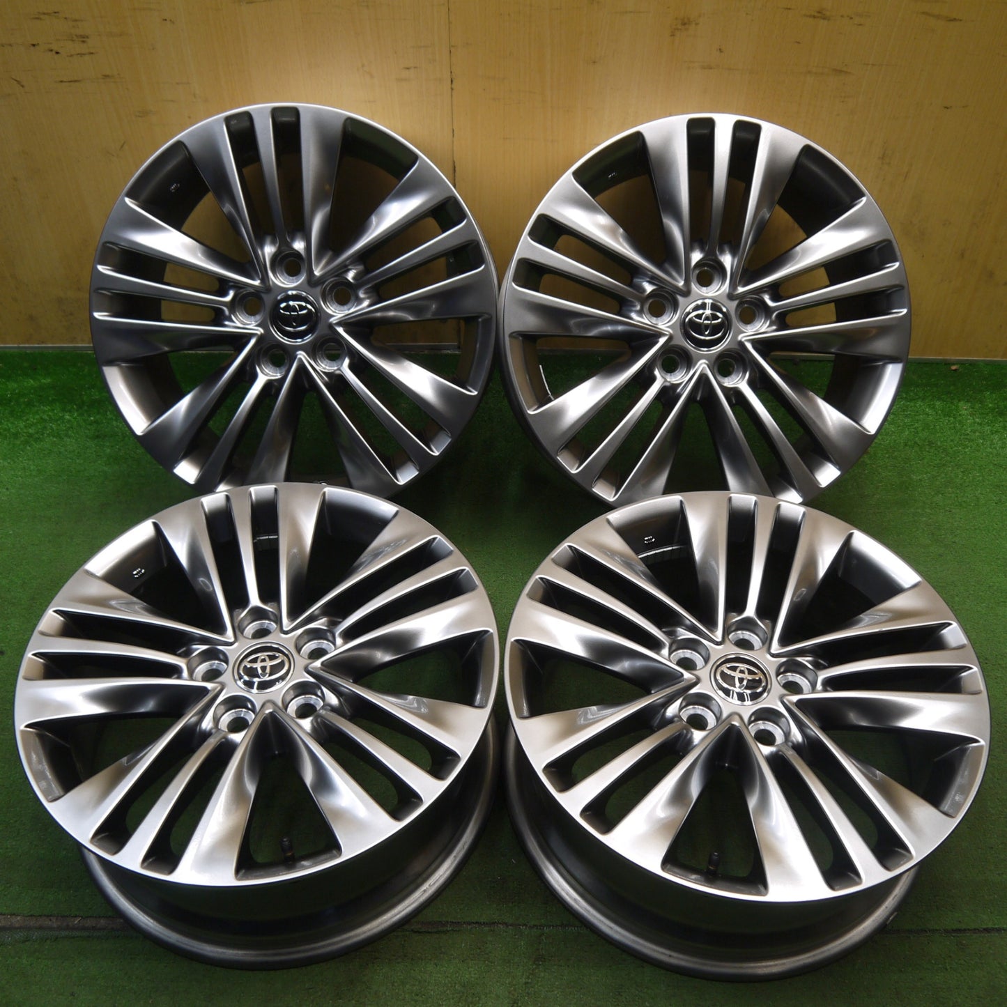 新車外し★トヨタ 40系 アルファード Zグレード 純正 ホイール 18インチ 18×7J PCD120/5H★6070106KKホ
