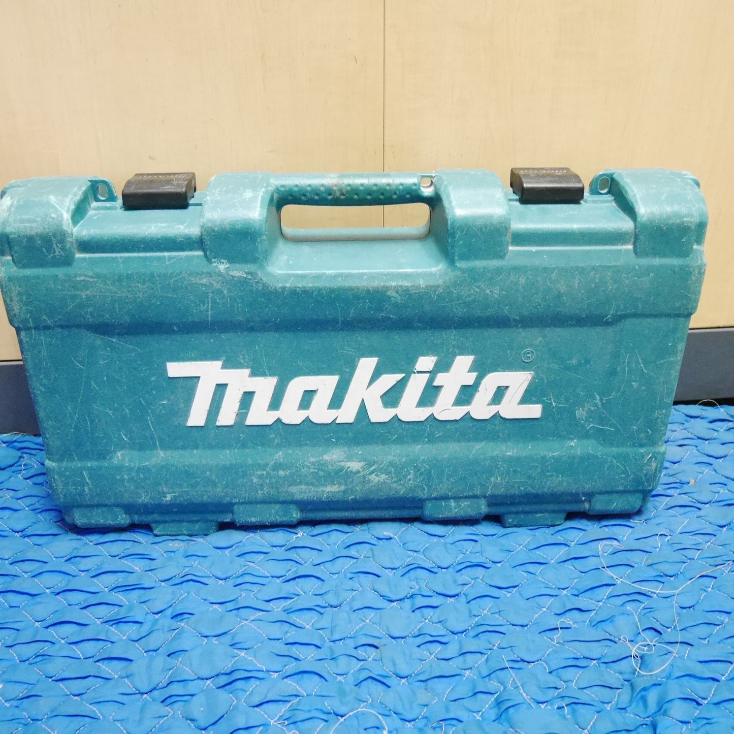 [送料無料] ☆マキタ 充電式 レシプロソー JR188D 電動 工具 切断機 セーバソー セーバーソー makita 本体のみ☆