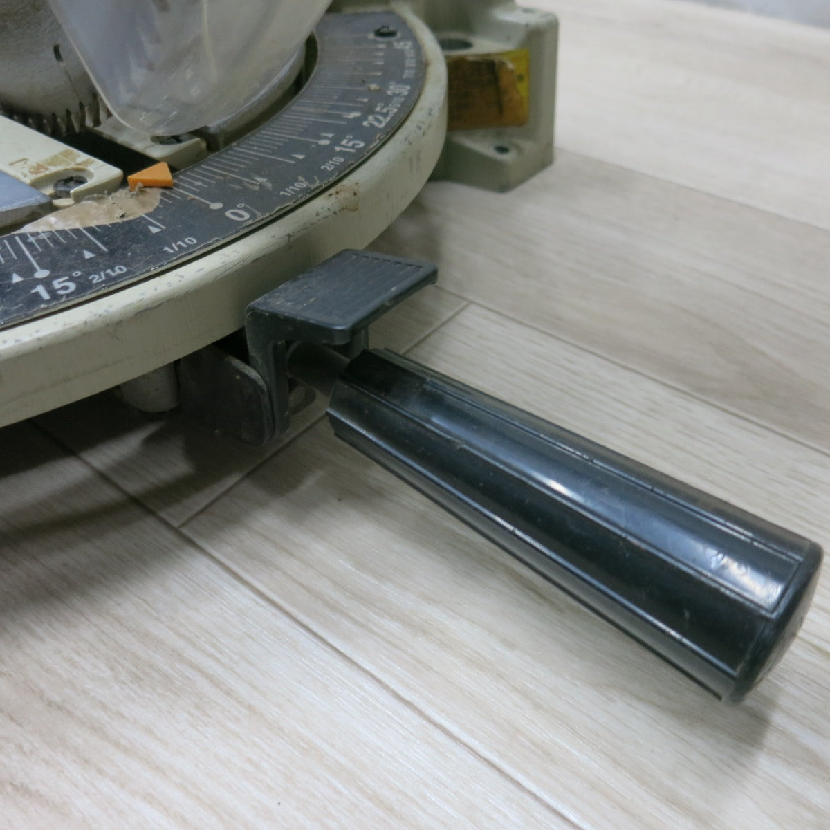 [送料無料] ◆マキタ 8型 卓上 マルノコ LS0830 電動 工具 切断機 210mm 216mm 100V 丸のこ  コード式  丸鋸 makita◆