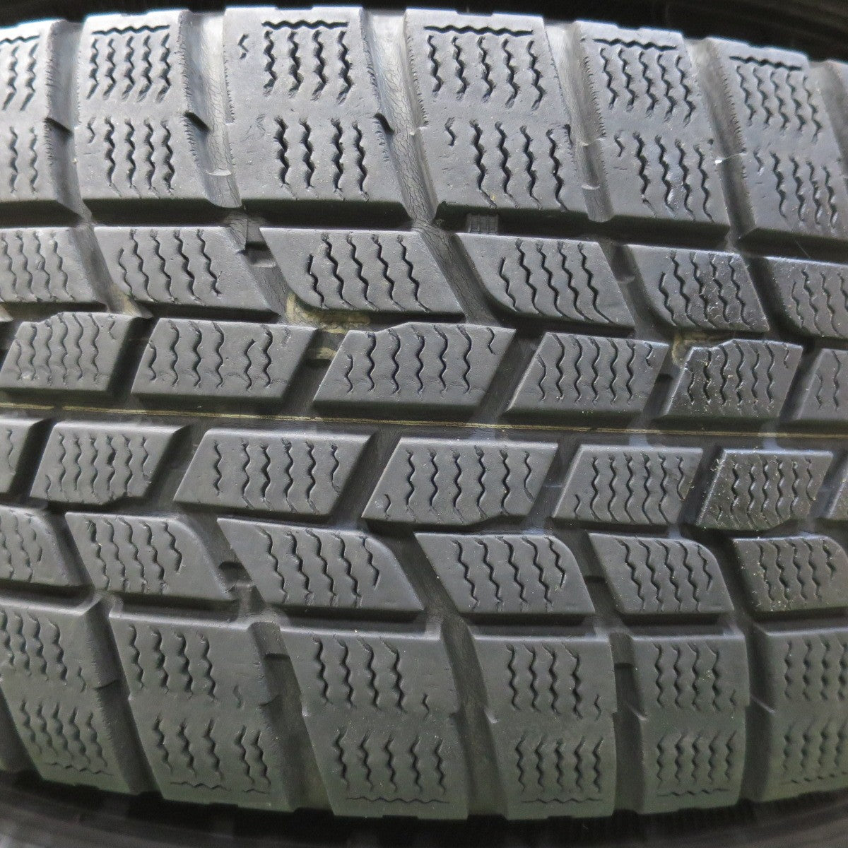 キレイ★スタッドレス 205/65R15 グッドイヤー アイスナビ6 D.O.S. DOS 15インチ PCD114.3/5H★5122305イス