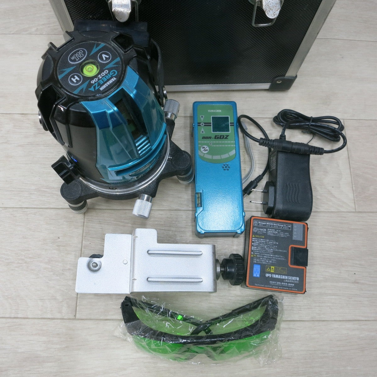 [送料無料] ◆ヤマシン GREEZA DOT ドット グリーン レーザー 墨出し器 GDZ-06 BBR-GDZ 受光器 ケース ACアダプター バッテリー 他 山真◆