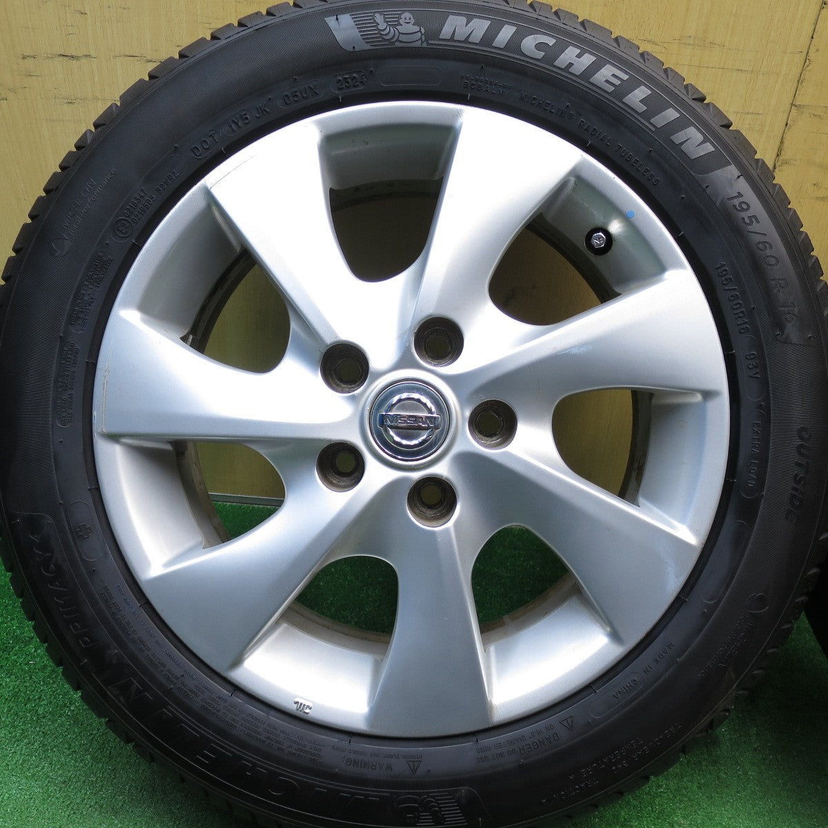 [送料無料] バリ溝！24年！9分★日産 C26 セレナ 純正 195/60R16 ミシュラン プライマシー4 16インチ PCD114.3/5H★5030705Hノ