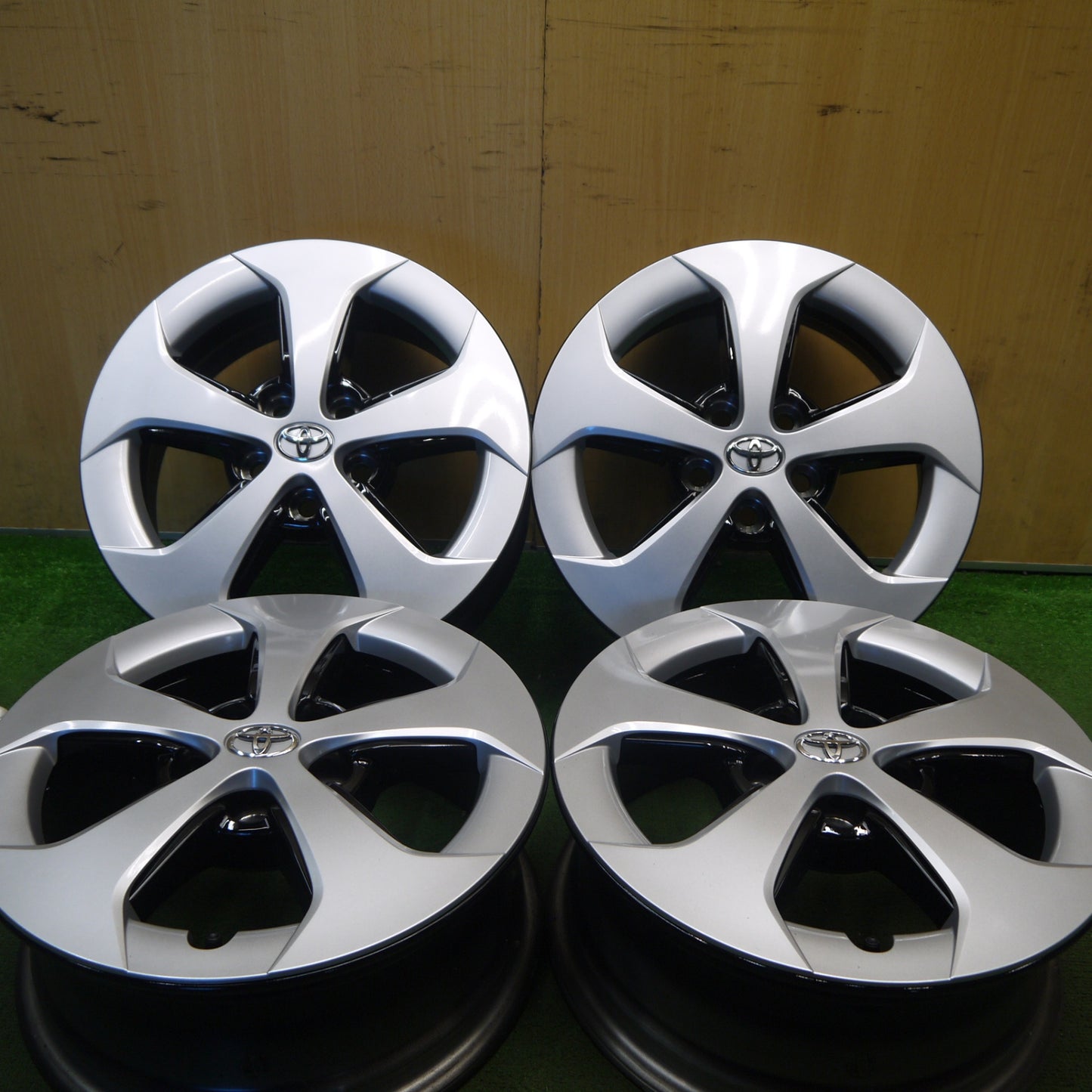 キレイ★トヨタ 30系 プリウス 純正 ホイール 15インチ 15×6J PCD100/5H★5100608Hホ