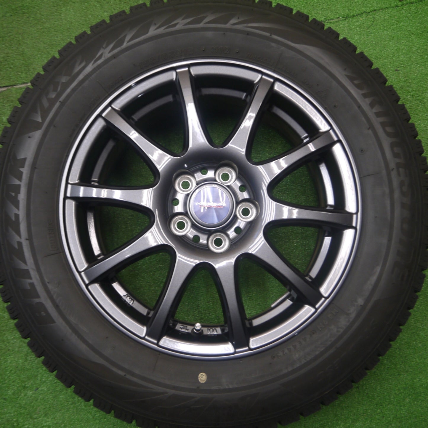 [送料無料] バリ溝！23年！キレイ！9.5分★プリウス等 195/65R15 スタッドレス ブリヂストン ブリザック VRX2 VELVA CHARGE ヴェルヴァ 15インチ PCD100/5H★4112508Hス