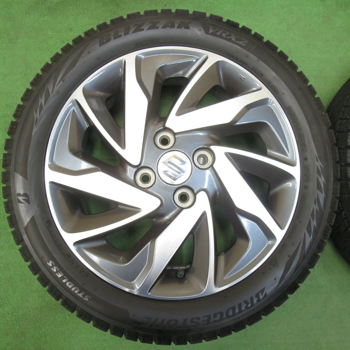 [送料無料] バリ溝！22年！キレイ！9分★スズキ MK32S MK42S スペーシア カスタム 純正 165/55R15 スタッドレス ブリヂストン ブリザック VRX2 15インチ PCD100/4H★4112801イス