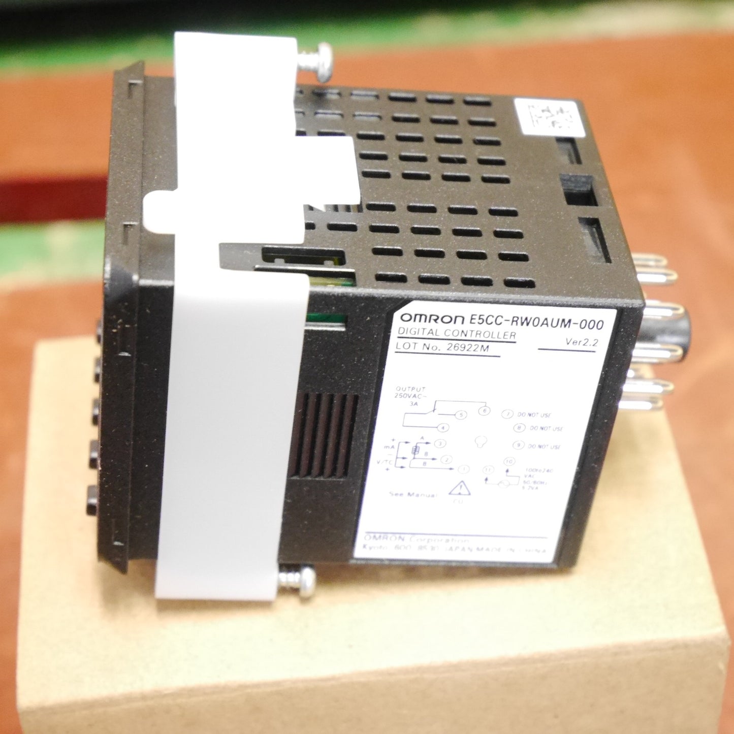 [送料無料] ☆OMRON デジタル 温度 調節計 E5CC-RWOAUM-000 温度調節器☆