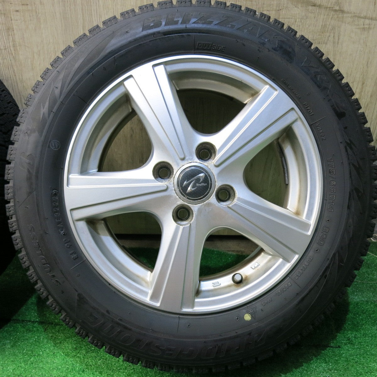 バリ溝！22年！9分★スタッドレス 175/65R14 ブリヂストン ブリザック VRX2 Treffer トレファー 14インチ PCD100/4H★5062705HAス