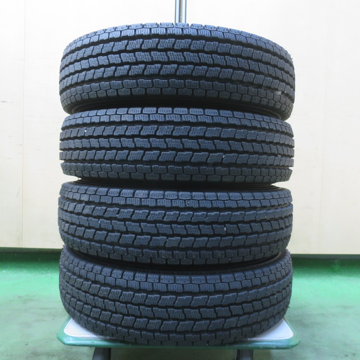 バリ溝！24年！キレイ！9.5分以上★スタッドレス 145/80R12 80/78N ヨコハマ アイスガード iG91 スチール ホイール 12インチ PCD100/4H★6041401イス