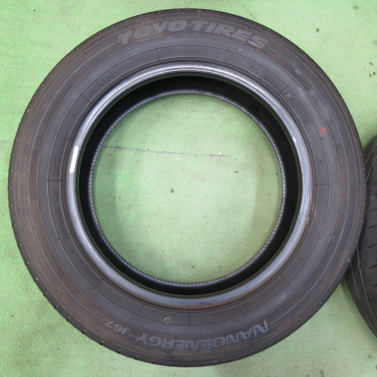 バリ溝！23年！8.5分★185/65R15 トーヨー ナノエナジー J67 タイヤ 15インチ アクア フリード デミオ 等★5062202イノタ