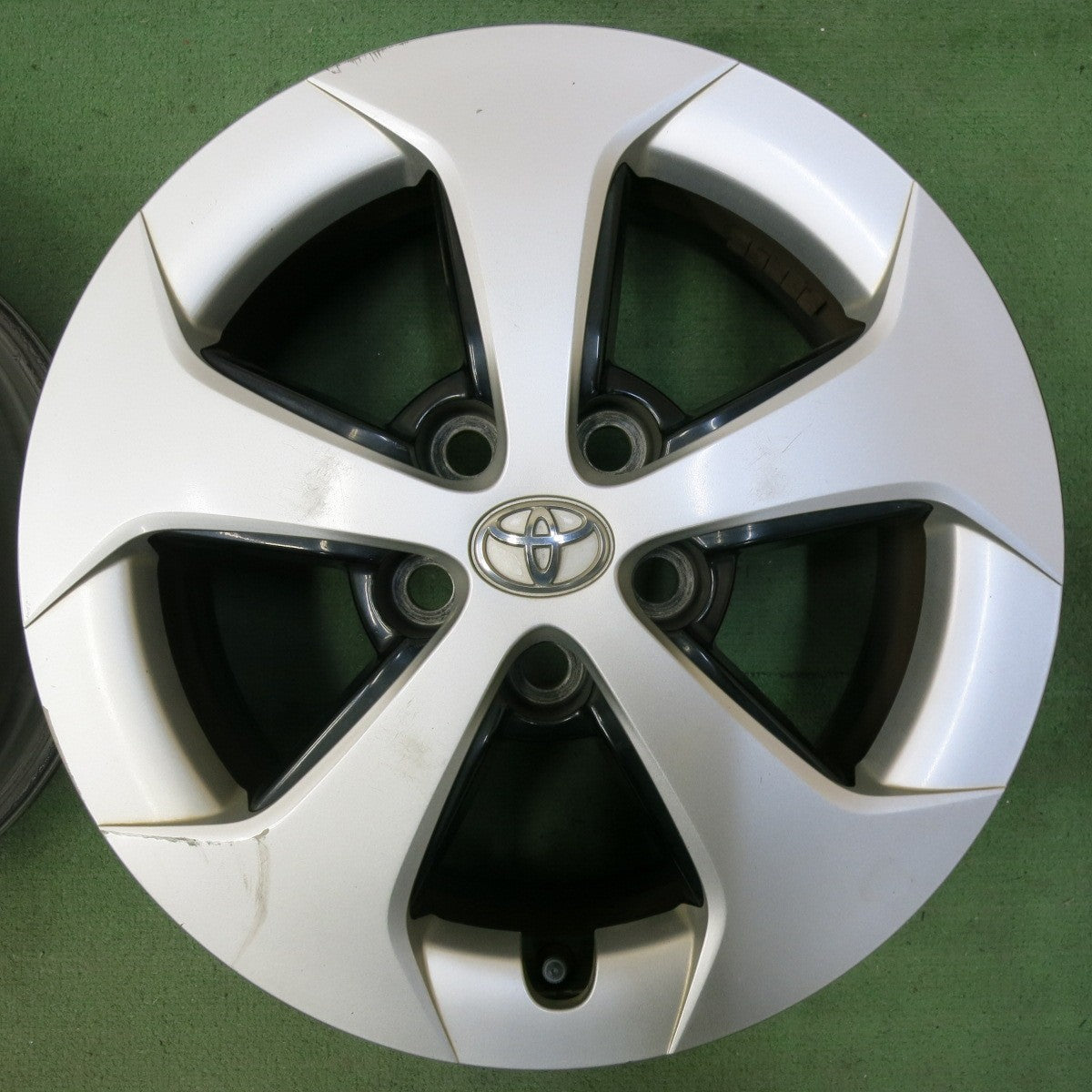 4本価格★トヨタ 30系 プリウス 純正 ホイール 15インチ 15×6J PCD100/5H★5052109SYホ
