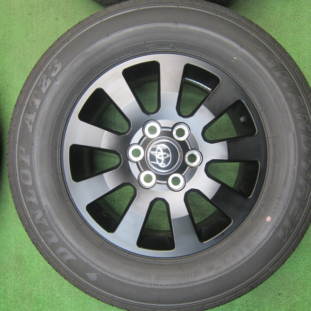 [送料無料] 新車外し！24年★トヨタ ランクル 250 FirstEdition 純正 265/65R18 ダンロップ AT23 グラントレック ファーストエディション PCD139.7/6H★5031404TNノ