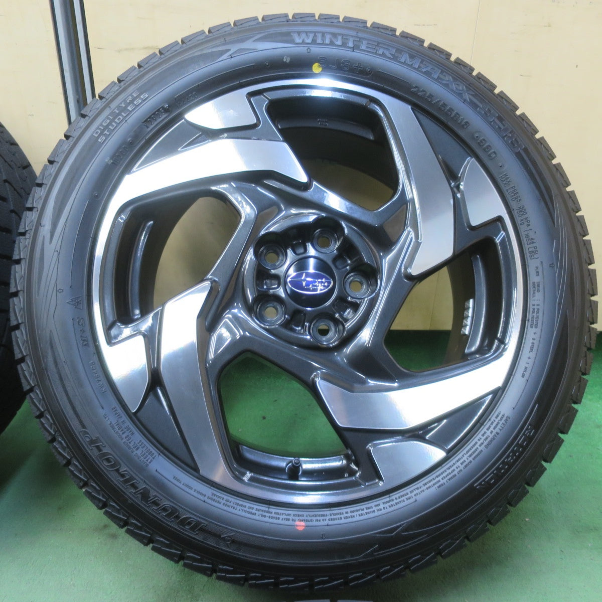 バリ溝！25年！キレイ！ほぼ10分◎スバル GUE クロストレック 純正 225/55R18 スタッドレス ダンロップ ウインターマックス SJ8 SJ8+ 18インチ PCD114.3/5H◎6090407イス
