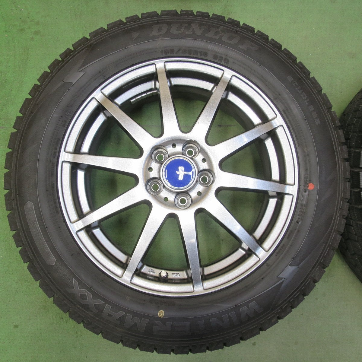 バリ溝！キレイ！9.5分★ライズ ロッキー 等 195/65R16 スタッドレス ダンロップ ウインターマックス WM02 WINNERS CF-01 ウィナーズ 16インチ PCD100/5H★6040805イス