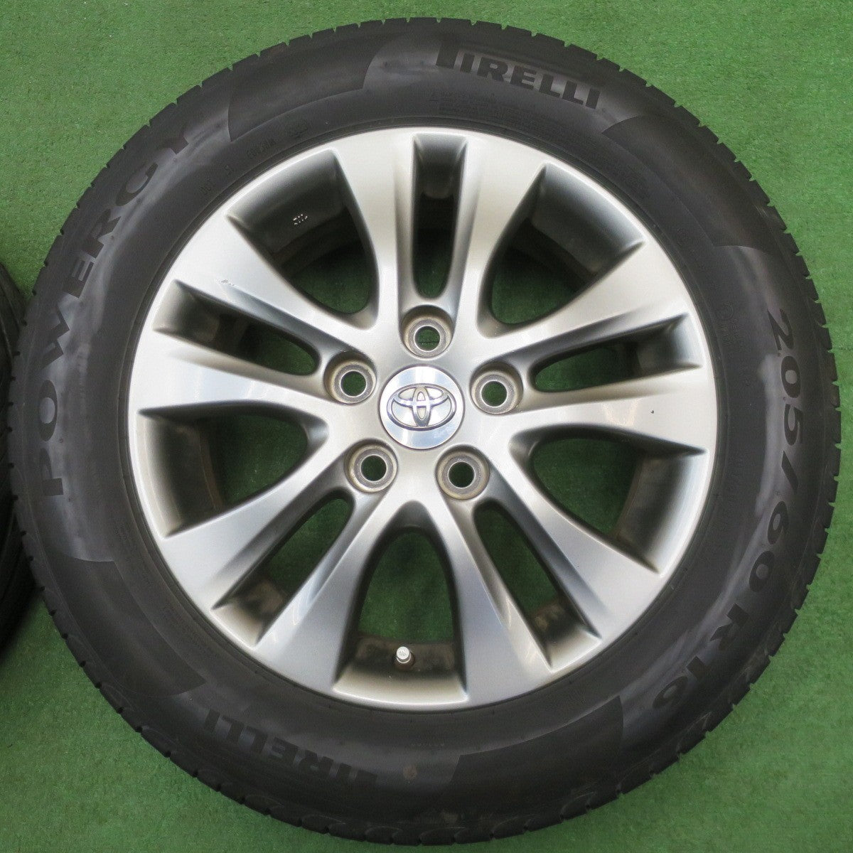 バリ溝！23年！8.5分★トヨタ 70系 後期 ヴォクシー ノア 純正 205/60R16 ピレリ パワジー POWERGY 16インチ PCD114.3/5H★6021105NJノ