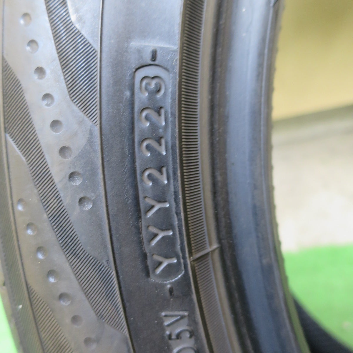 バリ溝！23年！8.5分！2本★235/50R18 ヨコハマ BluEarth-RV RV03 タイヤ 18インチ ブルーアース アルファード ヴェルファイア 等★6032103NGノタ