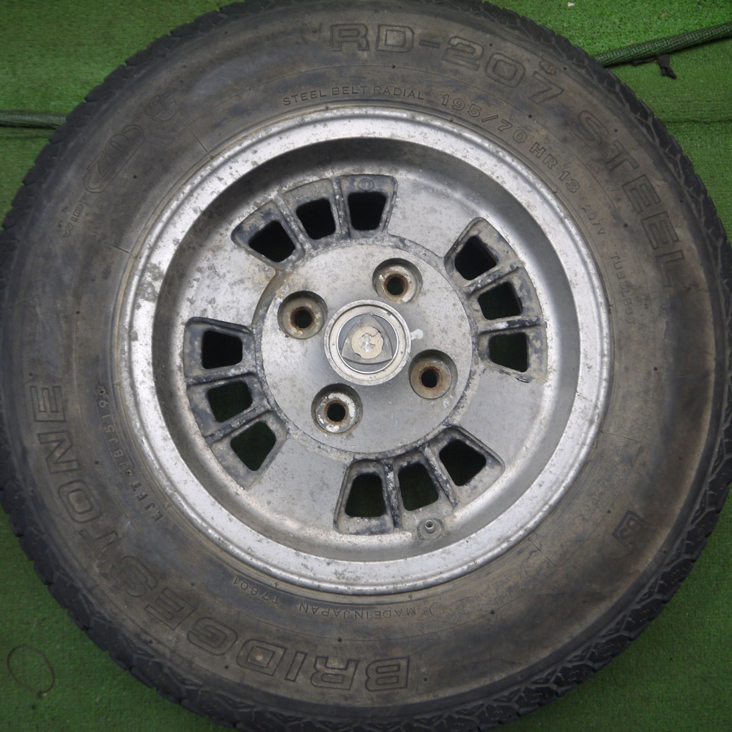 *送料無料* 希少★旧車 マツダ サバンナ RX-7 SA22C 純正 195/70R13 ブリヂストン RD-207 STEEL 13インチ PCD110/4H★4070906Hノ
