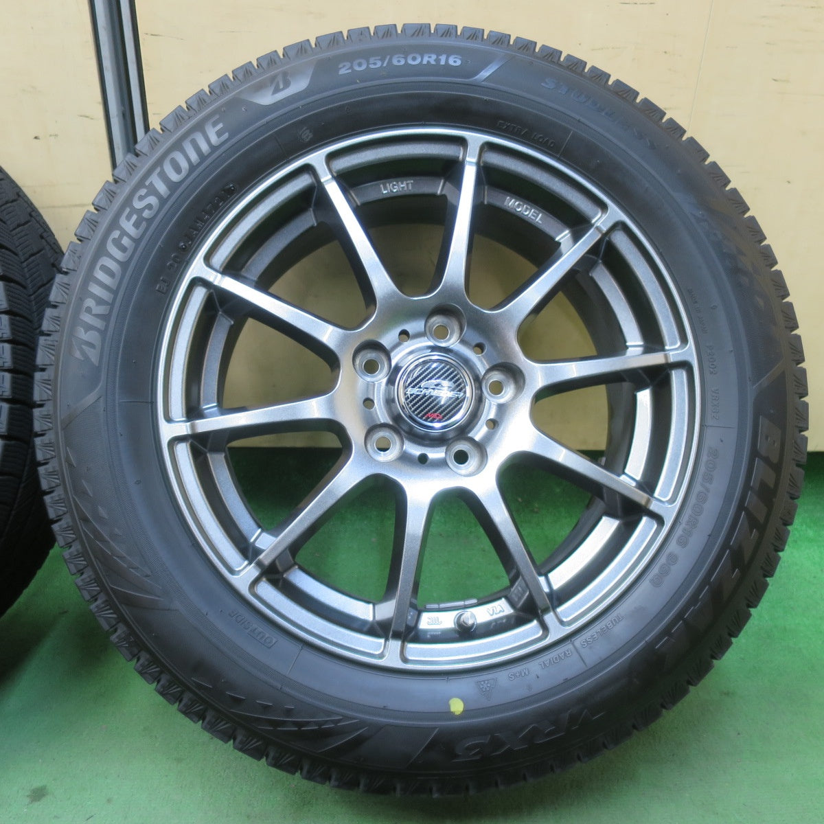 バリ溝！21年！キレイ！9分★スタッドレス 205/60R16 ブリヂストン ブリザック VRX3 SCHNEIDER MiD シュナイダー 16インチ PCD114.3/5H★5122903イス
