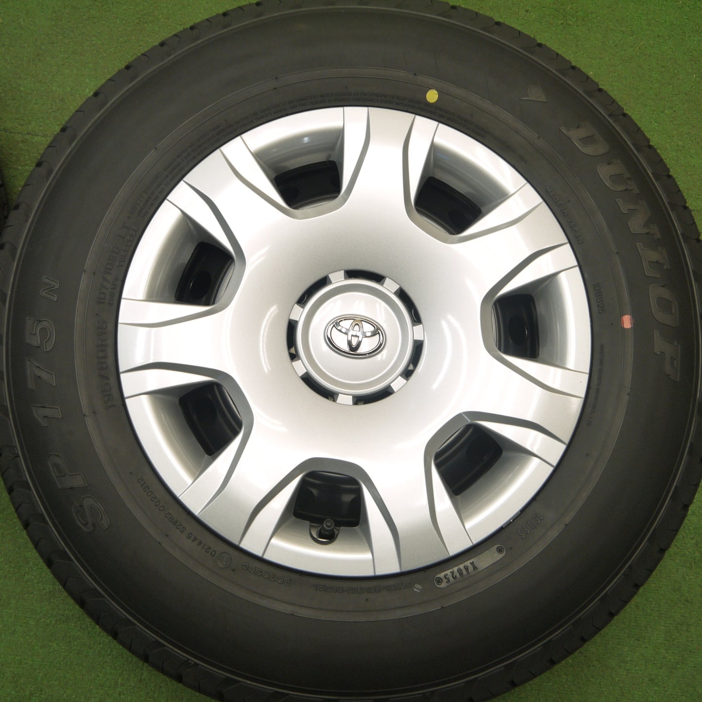 新車外し！25年★トヨタ 200系 ハイエース 純正 スチール 195/80R15 107/105S ダンロップ SP175N 15インチ PCD139.7/6H★6020912Hノ