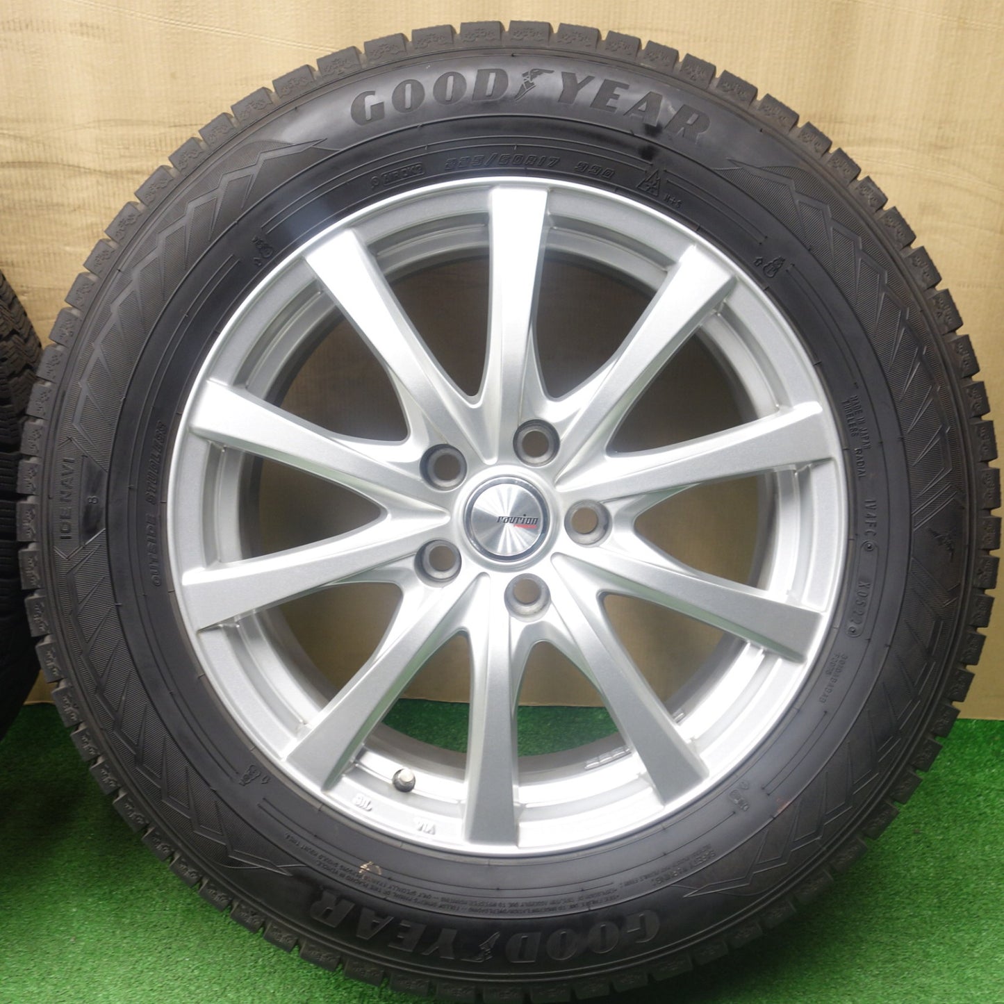 バリ溝！22年！キレイ！9分★スタッドレス 225/60R17 グッドイヤー アイスナビ8 ravrion RS01 ラブリオン 17インチ PCD114.3/5H★6021501KTス