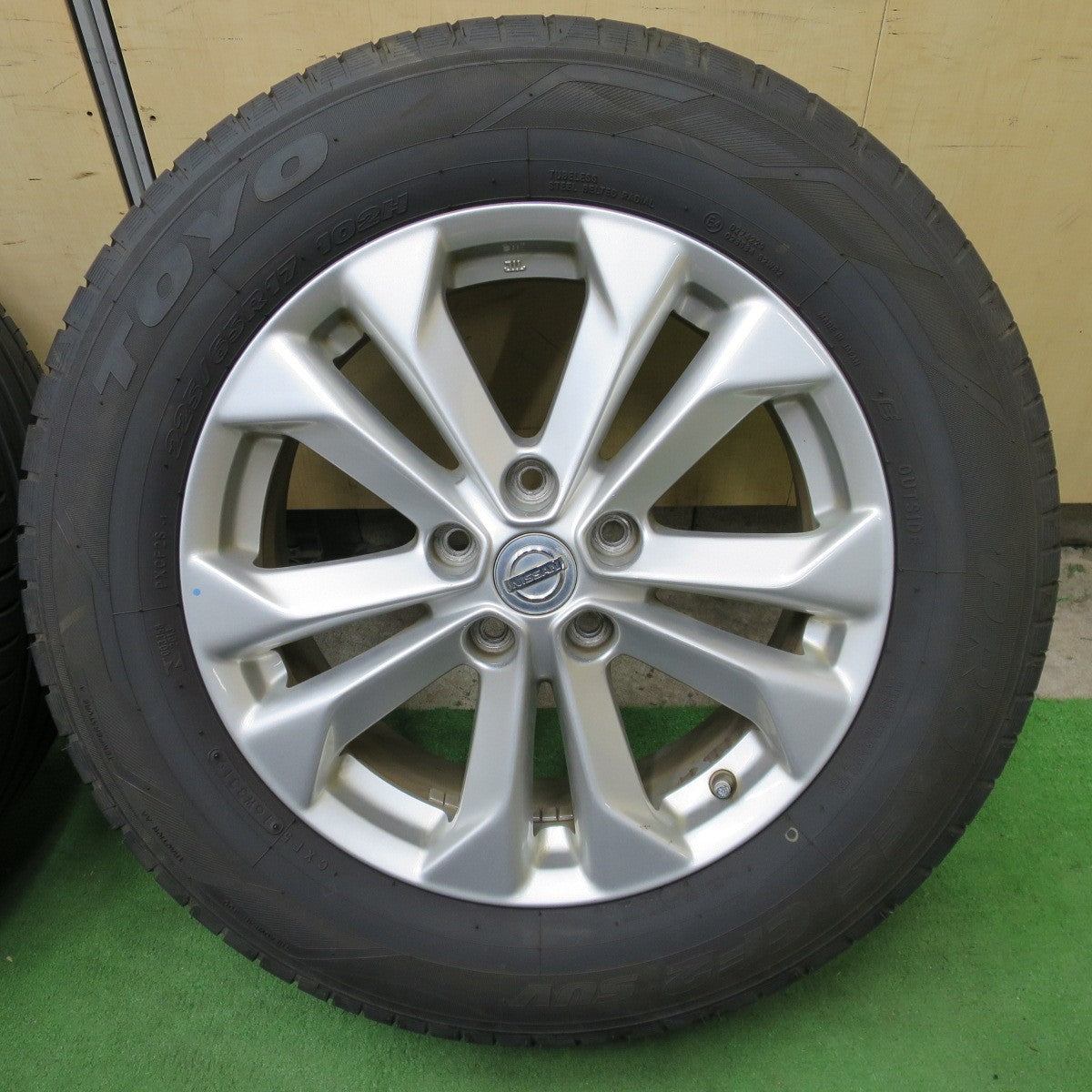 バリ溝！9.5分★日産 T32 エクストレイル 純正 225/65R17 トーヨー プロクセス CF2 SUV 17インチ PCD114.3/5H★6021104ナノ