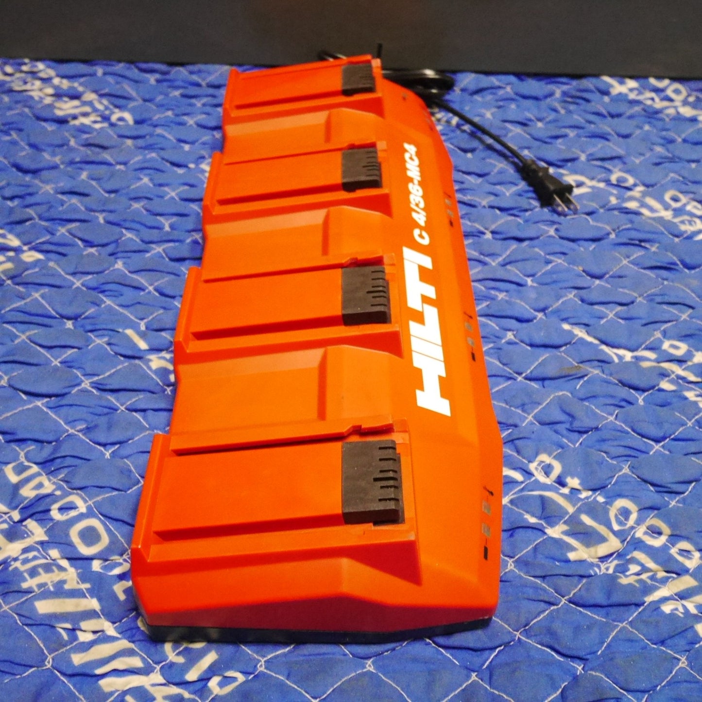 [送料無料] ☆HILTI ヒルティ マルチ チャージャー 4個口 充電器 C4/36-MC4 01 7.2V-36V 電動 工具に 100V③☆