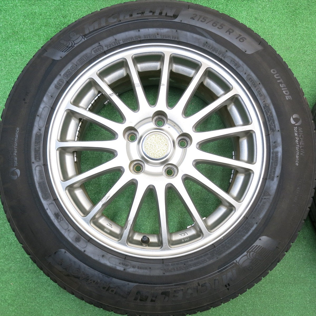 バリ溝！24年！8.5分★215/65R16 ミシュラン プライマシー4 ECO FORME エコフォルム 16インチ PCD114.3/5H★5111311HAノ