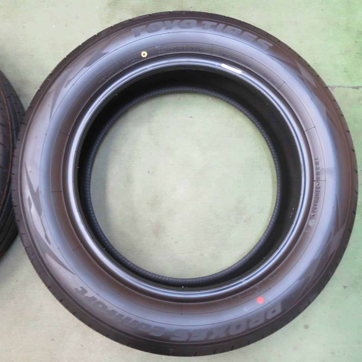 新車外し！26年★225/60R18 トーヨー プロクセス Comfort コンフォート 18インチ タイヤ 40系 アルファード ヴェルファイア ハリアー 等★6061402イノタ