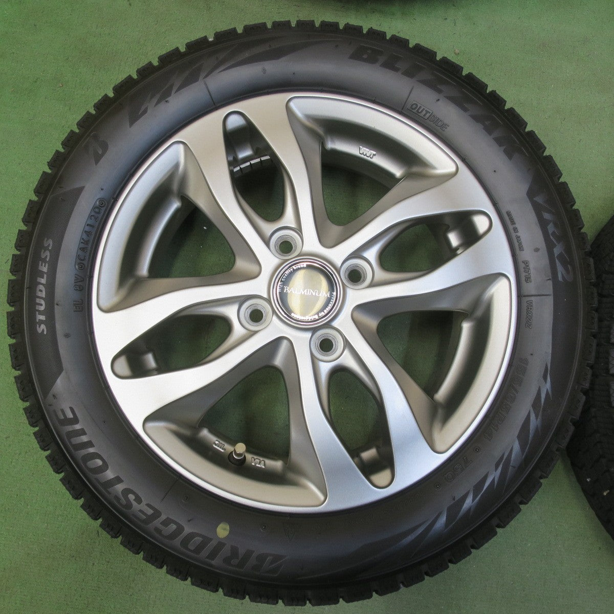 バリ溝！キレイ！8.5分◎スタッドレス 155/65R14 ブリヂストン ブリザック VRX2 BALMINUM DS-M バルミナ 14インチ PCD100/4H◎6071804イス