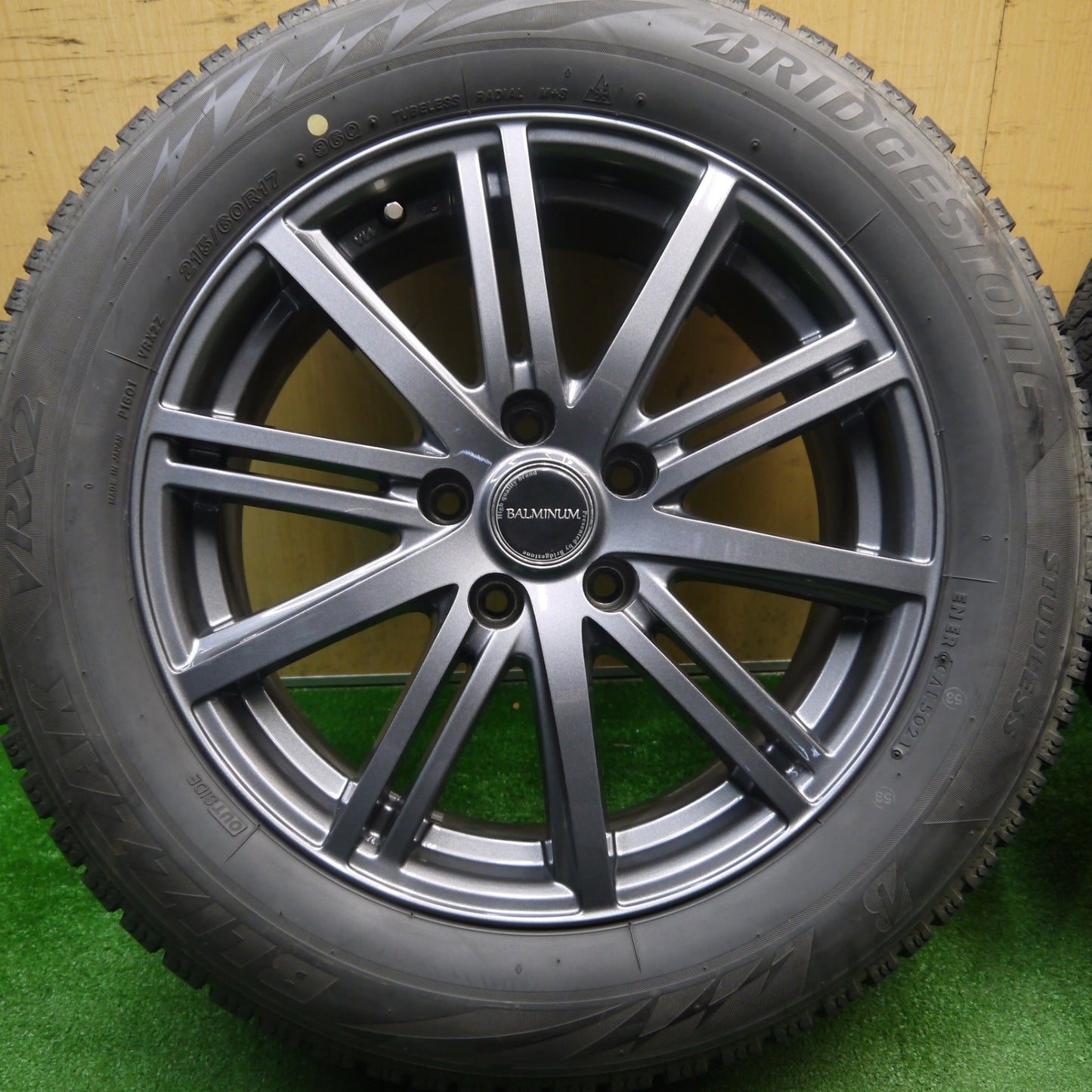バリ溝！21年！キレイ！9.5分★スタッドレス 215/60R17 ブリヂストン ブリザック VRX2 BALMINUM BR10 バルミナ 17インチ PCD114.3/5H★5121903Hス