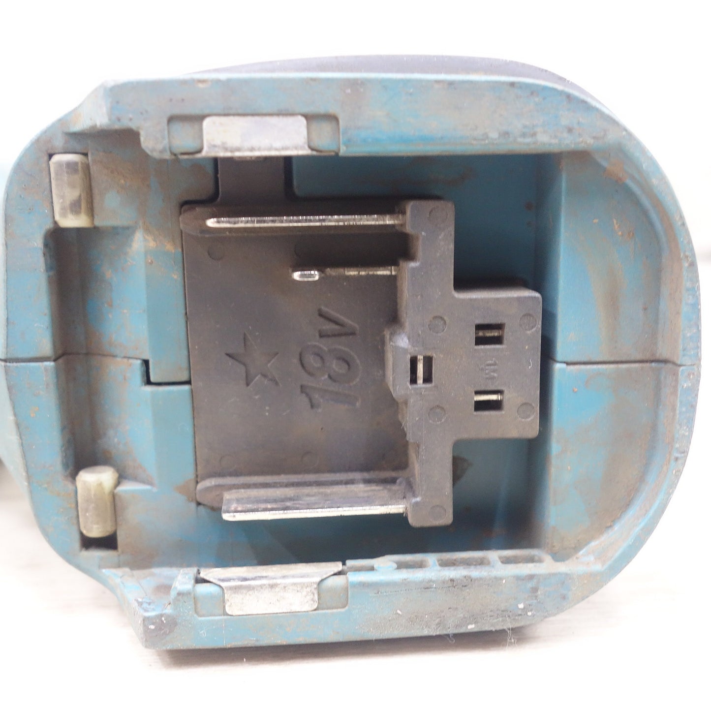 [送料無料] ◆マキタ 充電式 レシプロソー JR186D 電動 工具 切断機 セーバソー セーバーソー makita 18V ジャンク品◆