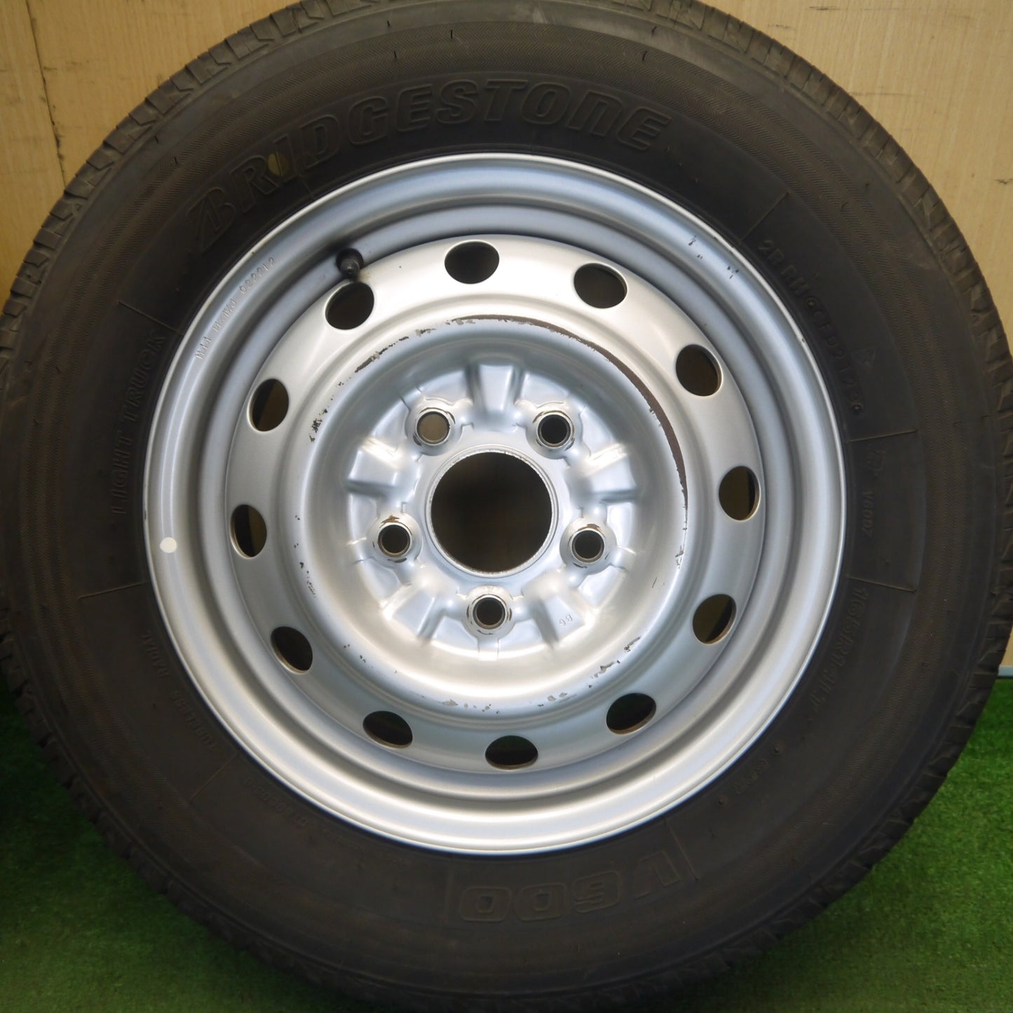 バリ溝！23年！8.5分！2本★165/R14LT 6PR ブリヂストン V600 スチール ホイール 14インチ PCD114.3/5H★6060105Hノ
