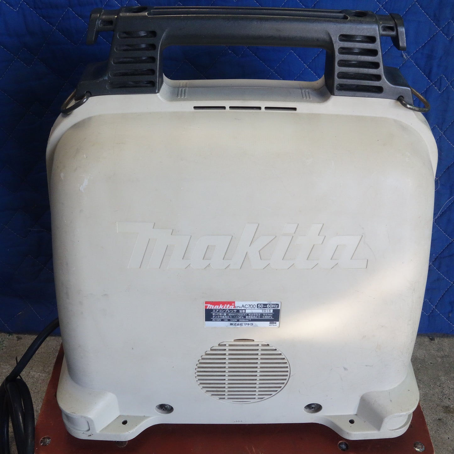 [送料無料] 付属品付き☆マキタ 常圧 エア コンプレッサ 100V 50-60Hz AC700 コンプレッサー 電動 工具☆