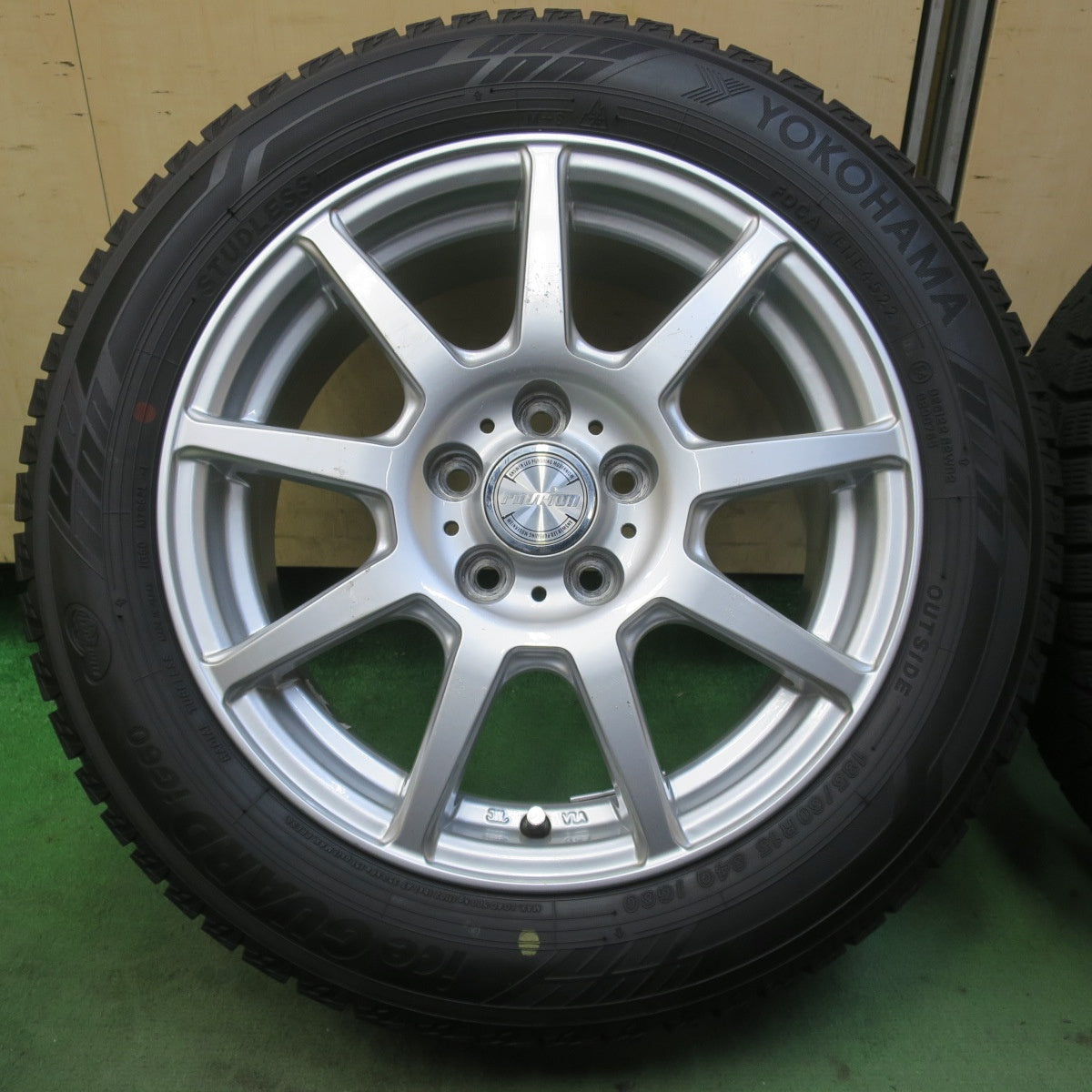 バリ溝！22年！9.5分◎シエンタ 等 185/60R15 スタッドレス ヨコハマ アイスガード iG60 ravrion ラブリオン 15インチ PCD100/5H◎6081606イス