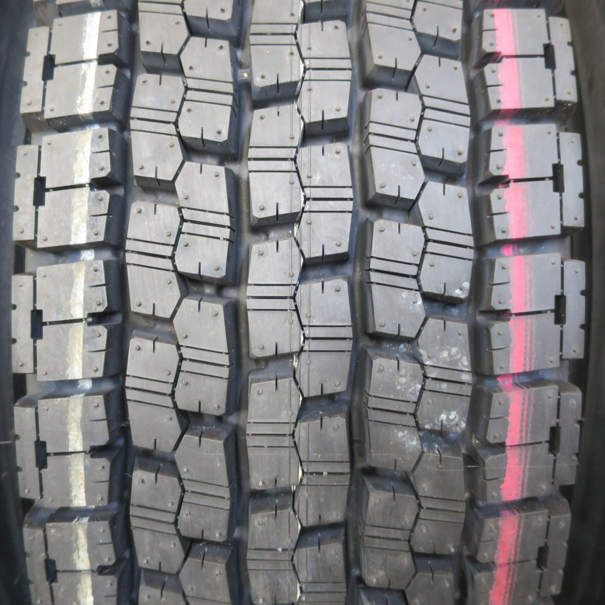 未使用！25年★トラック タイヤ 225/90R17.5 127/125L スタッドレス ブリヂストン W999 17.5インチ★6062101イスタ