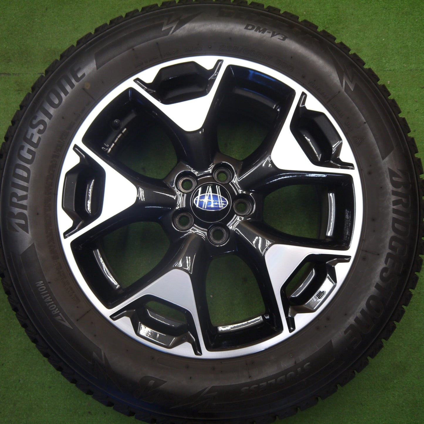 バリ溝！キレイ！9分★スバル XV 純正 225/60R17 スタッドレス ブリヂストン ブリザック DM-V3 17インチ PCD100/5H★6040608Hス