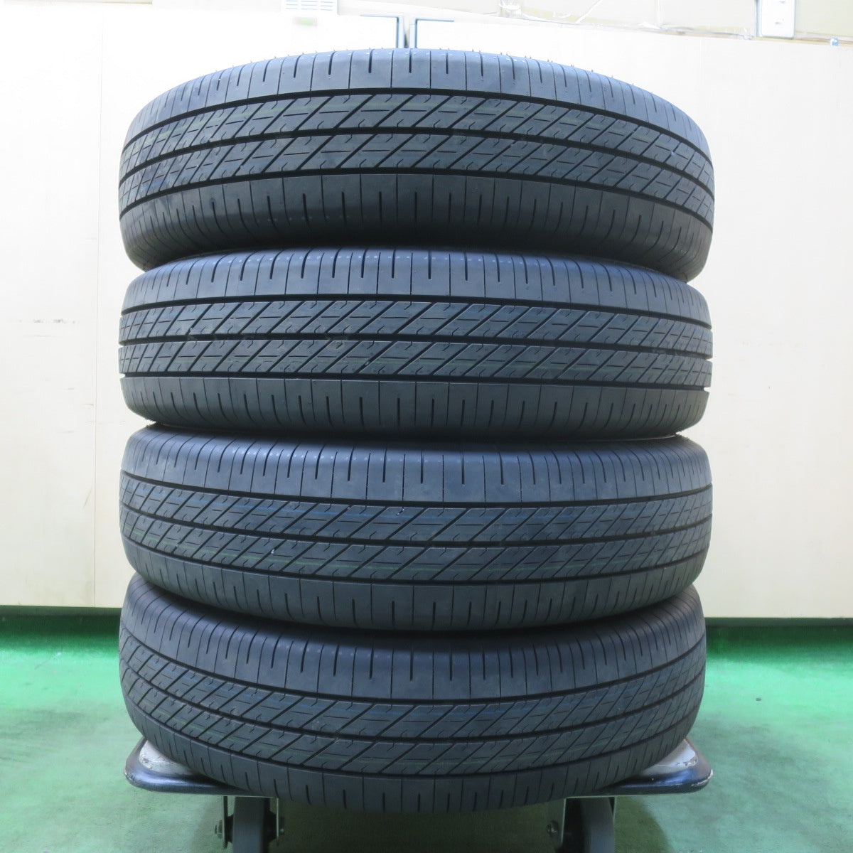 新車外し！25年★195/80R15 ダンロップ グラントレック H/T 31 タイヤ 15インチ ハイエース ジムニー シエラ 等★5122209イノタ