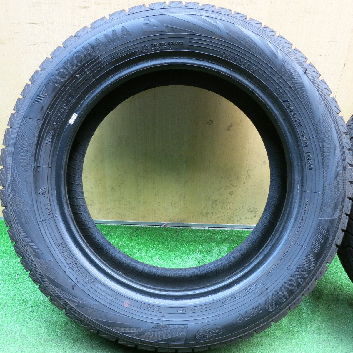 バリ溝！25年！ほぼ10分◎スタッドレス 185/60R15 ヨコハマ アイスガード iG70 タイヤ 15インチ シエンタ アクア フィット シャトル フリード 等◎6101509HAスタ