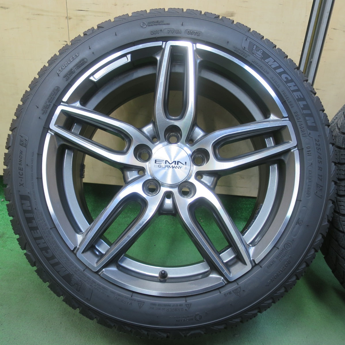 バリ溝！8.5分◎ベンツ 等 EMN GERMANY 225/45R17 スタッドレス ミシュラン X-ICE SNOW 17インチ PCD112/5H◎6072008イス
