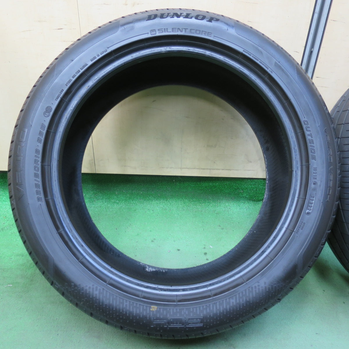 バリ溝！22年！9.5分★225/50R18 ダンロップ VEURO VE304 タイヤ 18インチ C-HR カローラ クロス ヴェゼル オデッセイ 等★5112210イノタ