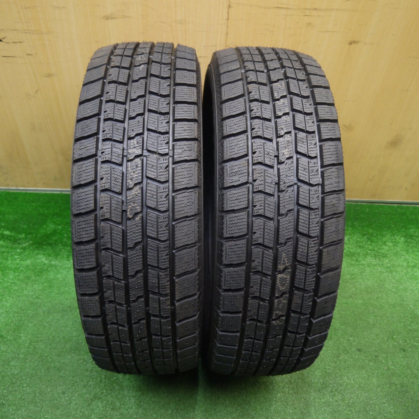 未使用！22年！2本★スタッドレス 205/60R16 グッドイヤー アイスナビ7 タイヤ 16インチ ノア ヴォクシー プリウスα ステップワゴン 等★5110706Hスタ