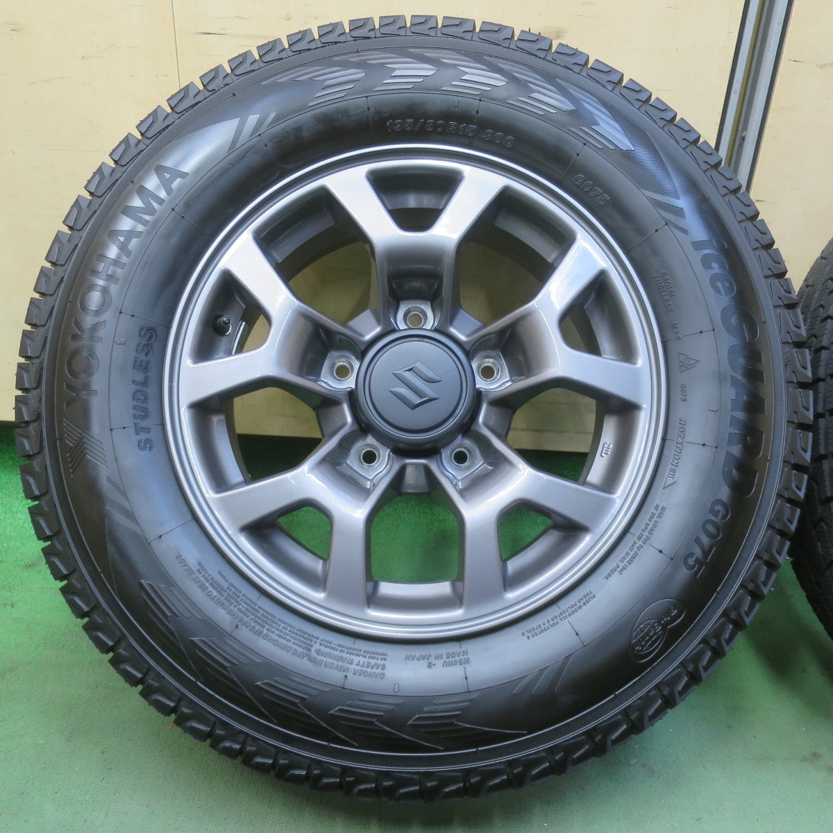 バリ溝！25年！キレイ！ほぼ10分◎スズキ JB74W ジムニー シエラ 純正 195/80R15 スタッドレス ヨコハマ アイスガード G075 15インチ PCD139.7/5H◎6090401イス