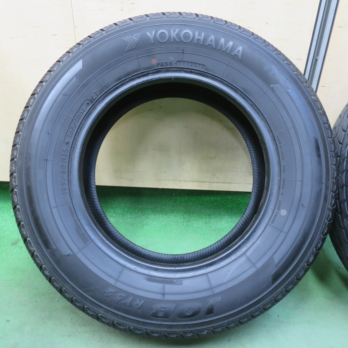 バリ溝！9.5分！2本★195/80R15 107/105L ヨコハマ JOB RY52 タイヤ 15インチ ハイエース キャラバン 等★6050609イノタ